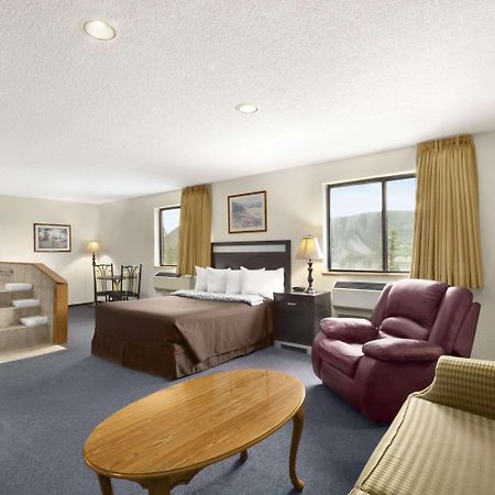 Super 8 By Wyndham Williams Lake Bc Exterior foto