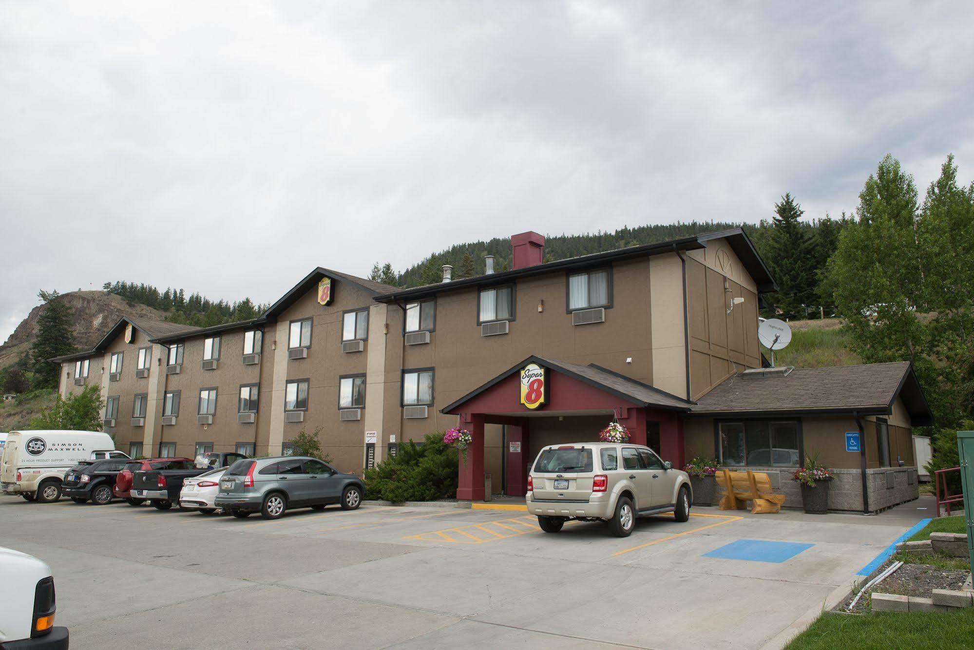 Super 8 By Wyndham Williams Lake Bc Exterior foto